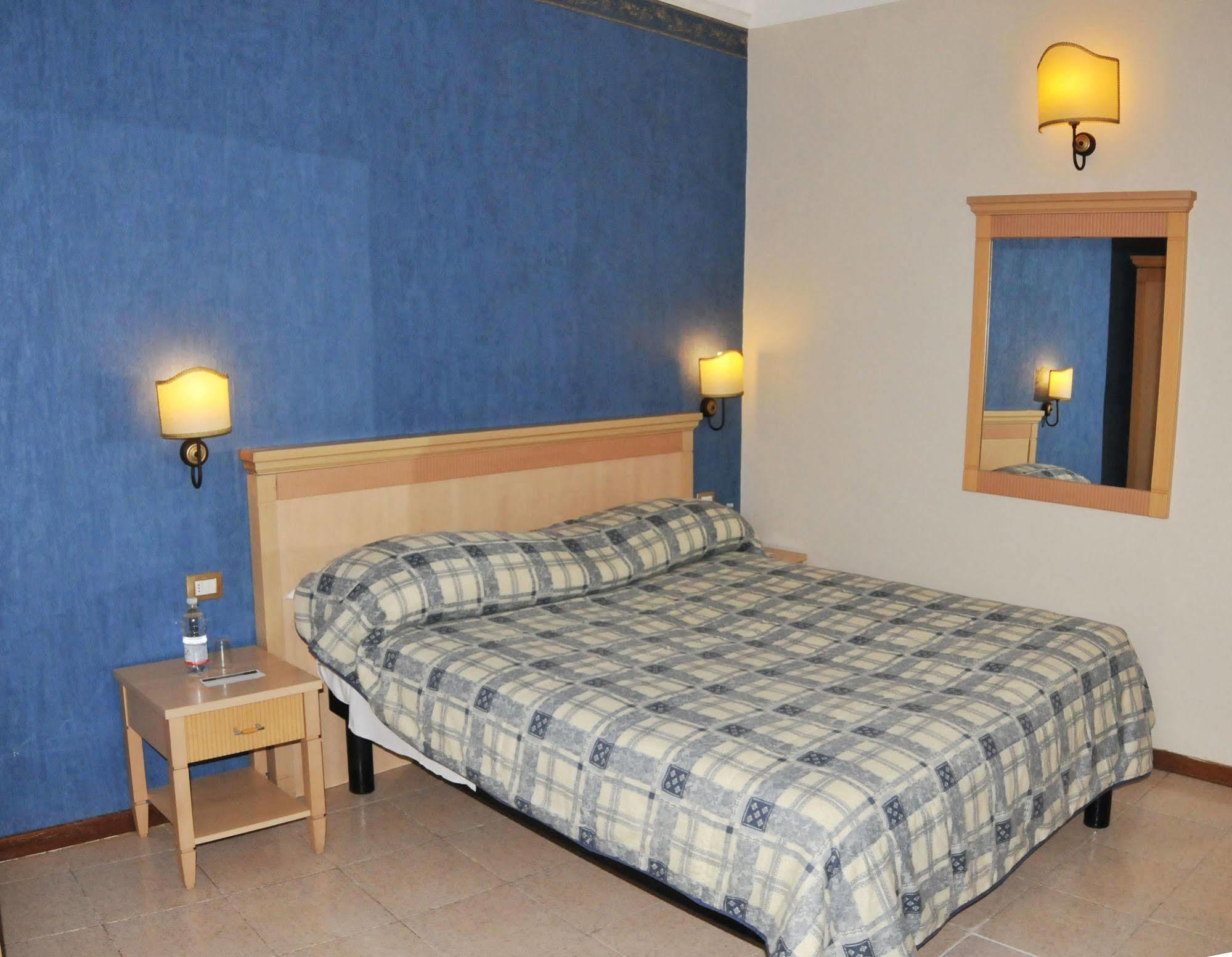 Hhb Hotel Флоренция Экстерьер фото