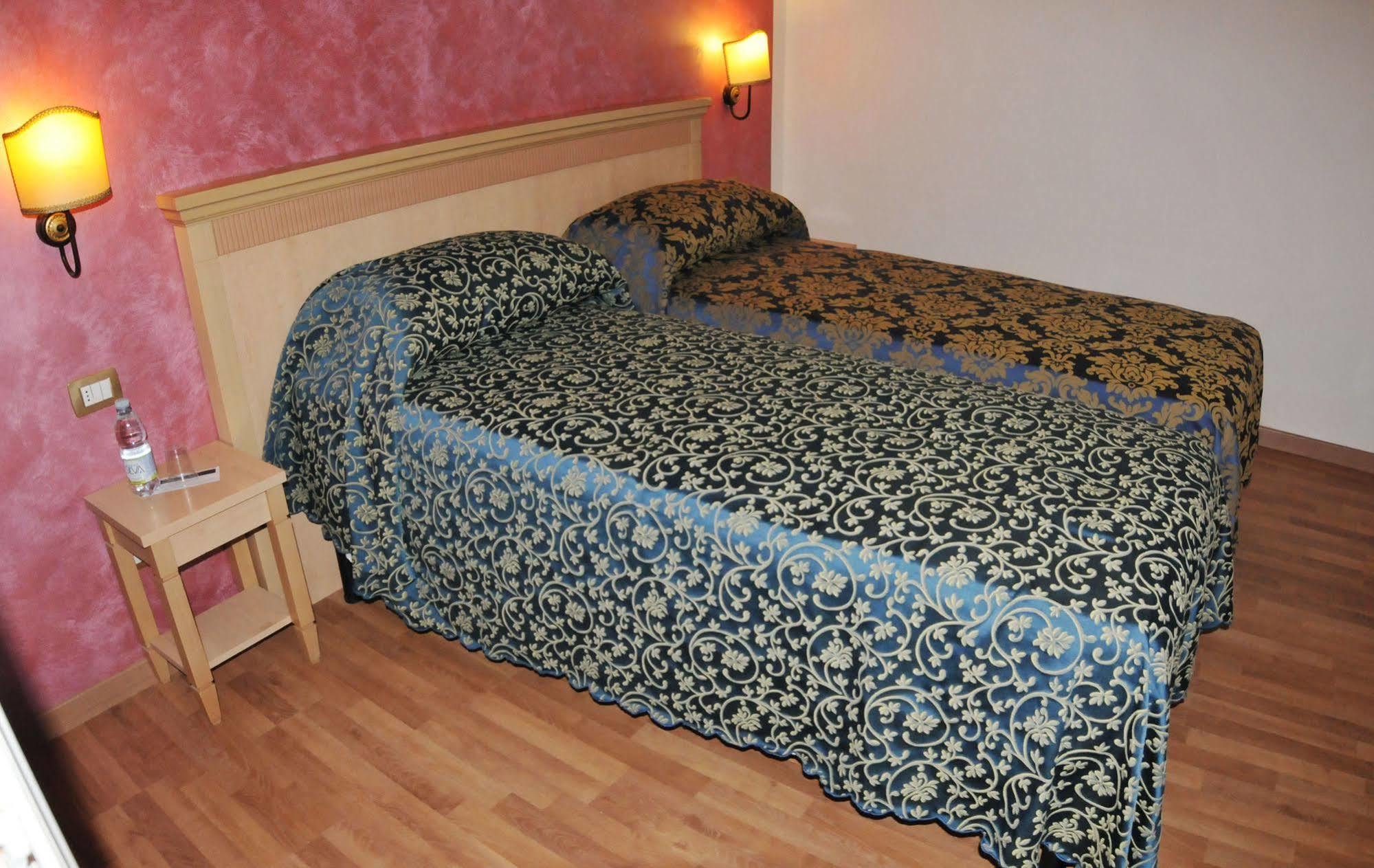Hhb Hotel Флоренция Экстерьер фото